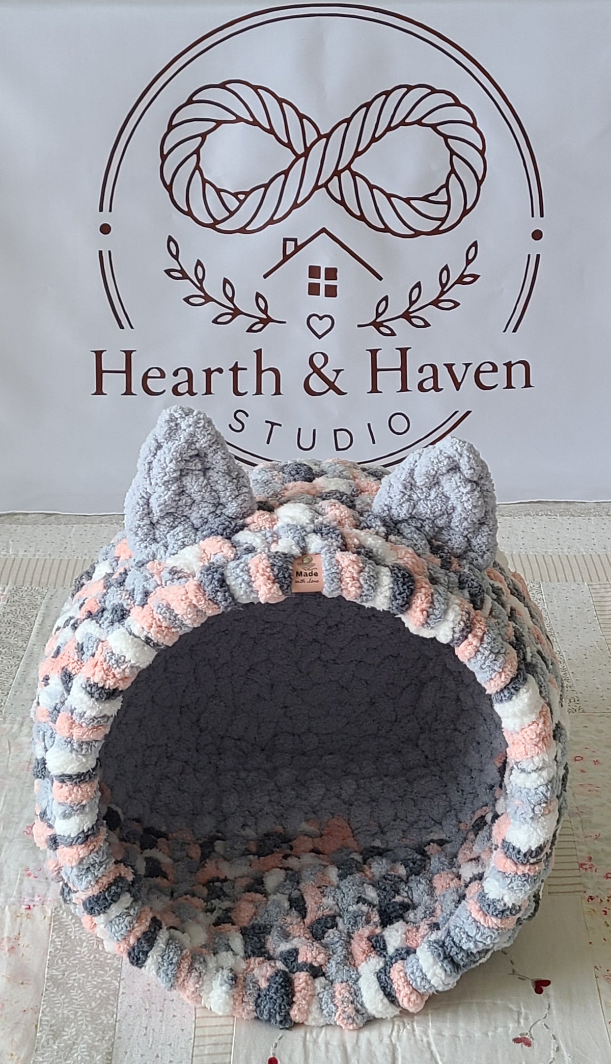 Snuggle Pod in Foggy Pink