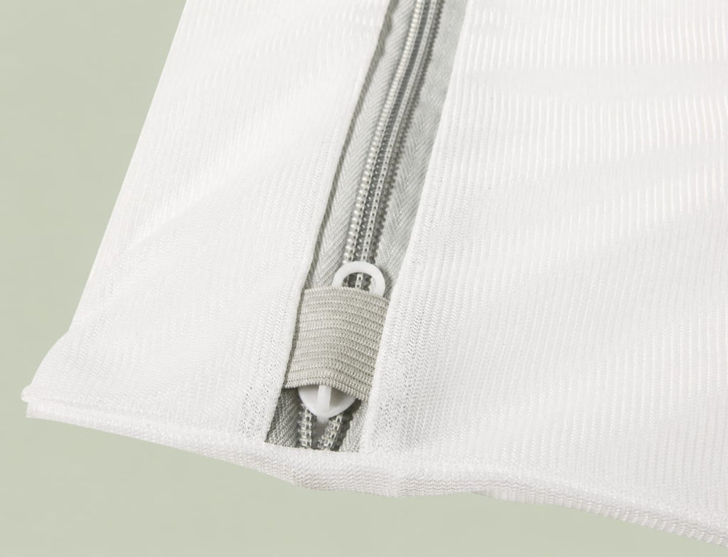 Mesh bag XL — close-up of the zipper and mesh fabric weave